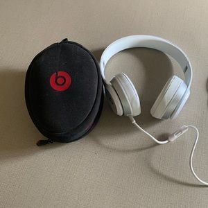 Beats white headphones - excellent condition - only used on long air flights